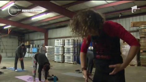 Metodă de destresare inedită. Cum se împacă yoga, cu expresiile obscene şi berea