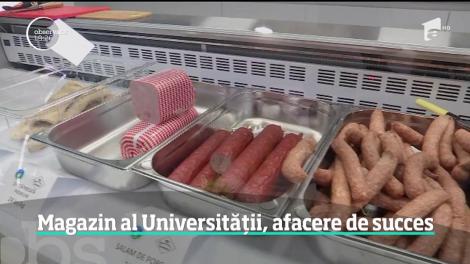 Magazinul Universităţii de Ştiinţe Agricole din Cluj, afacere de succes. Clienţii au prins deja gustul produselor studenţeşti