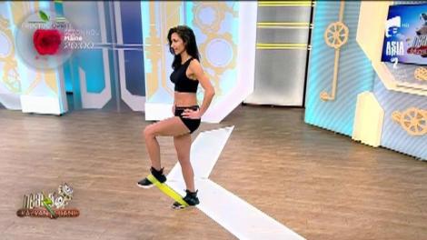 Fitness cu Diana Stejereanu. Exerciții pentru coapse și fesieri cu bandă de rezistență