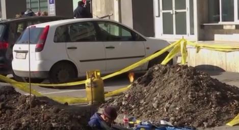 Reţeaua electrică degradată din Făgăraş îi lasă deseori pe locuitori în beznă şi frig