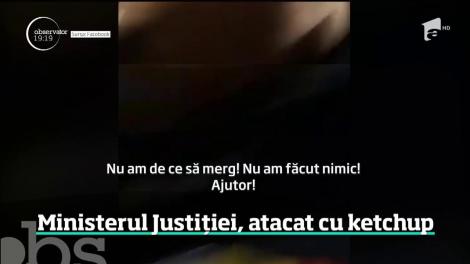 Ministerul Justiţiei, atacat cu ketchup