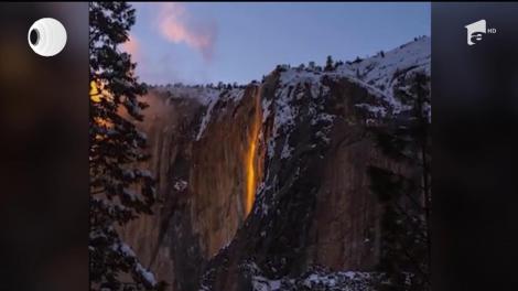 Fenomen rar în Statele Unite. O cascadă "ia foc" la asfinţit. Imaginile spectaculoase