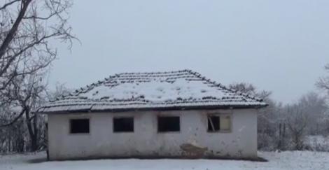 Școală cu toaletă în curte, primărie renovată cu peste un milion de euro. Situaţia i-a revoltat pe localnicii unei comune din Bistriţa