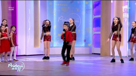 Andreas Maxer şi trupa Friendship Jr. cântă piesa "Tu, mama!"