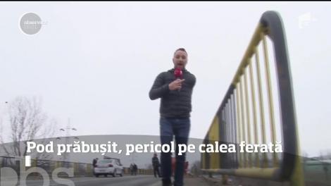 Drumul Național 1, blocat! O pasarelă pietonală s-a prăbușit peste calea ferată