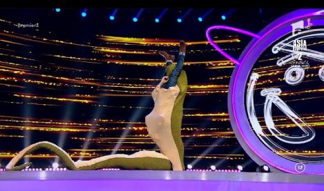 Atac extrem pe scena iUmor. Șerban Copoț a fost înghițit de un șarpe uriaș în câteva secunde! Nimeni nu a vrut să-l ajute!