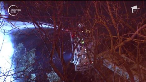 Alertă în Capitală! Incendiu puternic la o clădire cu spații de închiriat. Stingerea flăcărilor, îngreunată de vânt