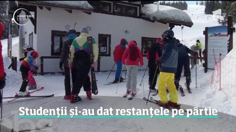 Studenţii și-au dat restanțele pe pârtie. Nici măcar viscolul nu i-a speriat şi nu i-a ţinut în case
