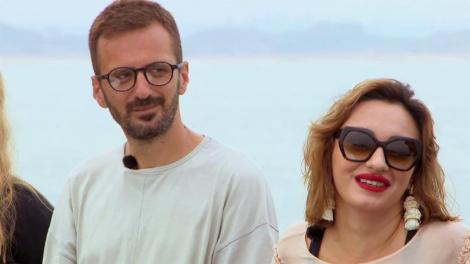 Ana Morodan și Adrian Teleșpan, obligați să poarte cu ei o găletușă plină cu pești morți: ”Mamă, ce put!”