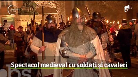 Străzile din Cluj,  luate cu asalt de soldaţi, cavaleri şi ţărani din epoca medievală