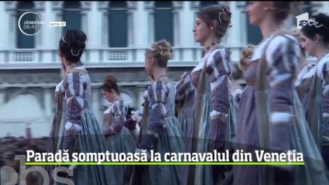 La carnavalul din Veneţia istoria se îmbină cu distracţia. Paradă a ţinutelor medievale din piaţa San Marco