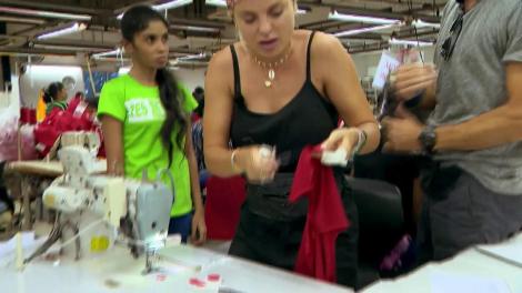 Concurenţii au primit o nouă probă! Trebuie să confecţioneze un tricou la maşina de cusut!