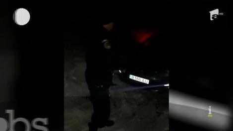 Patru turişti din Bucureşti au tras o sperietură zdravănă după ce maşina cu care porniseră într-o aventură pe un drum forestier din staţiunea Sinaia, a derapat şi a rămas blocată