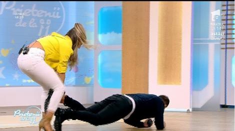 S-a râs cu lacrimi! Aurel Moldoveanu, târât prin platoul Prietenii de la 11: ”Aoleou, greu ești neică!”