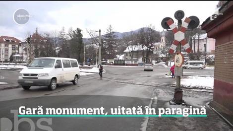 În secolul vitezei, România pare să se întoarcă în timp. 2019 ne-a prins cu zeci de gări uitate în paragină