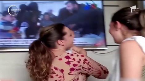 Un bebeluş face înconjurul lumii cu reacţia pe care o are atunci când vede că mama lui are o soră geamănă