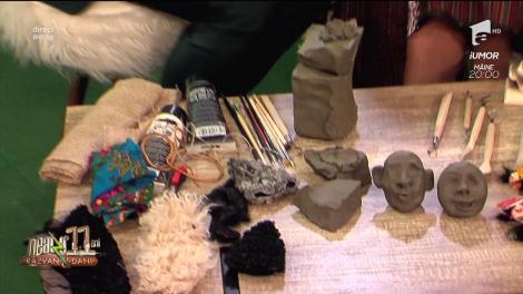 Dani învață să confecționeze personajele lui Ion Creangă din humă, de la Ionela Lungu, meșter popular