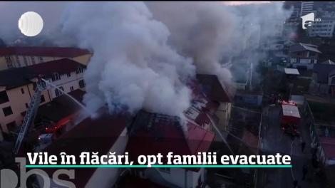 Un incendiu puternic a cuprins două vile de tip duplex din Iaşi