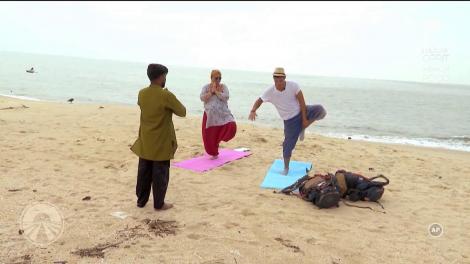 Anca Sigartău și fiul ei, poziții de yoga împotriva violenței şi furiei