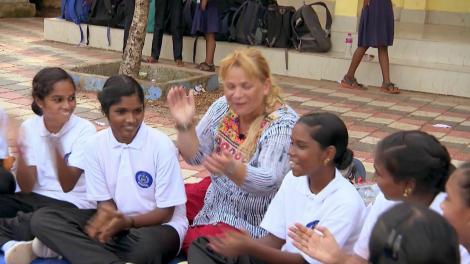 Gălăgie și distracție maximă în poziții neobișnuite! Concurenții din Asia Express devin profesori de yoga