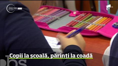 Și-au petrecut noaptea în fața școlii! Luptă acerbă între părinți pentru înscrieri la o clasă din Gherla. Care este motivul. Video