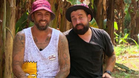 CRBL și Oase, luați la întrebari de polițiștii indieni: ”- Pașapoartele! - Nu aveți...”