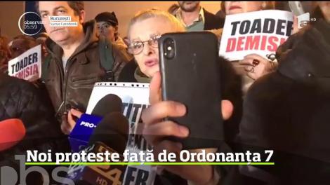 Noi proteste din cauza ordonanţei care modifică legile justiţiei. În Capitală, peste 2000 de oameni au ieşit în stradă şi au cerut abrogarea actului normativ