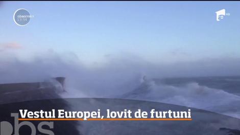Vremea rea a făcut prăpăd în vestul Europei. Regatul Unit a fost lovit de furtuna Freya care a adus ninsori, rafale puternice de vânt de până la 130 de kilometri pe oră şi a provocat inundaţii