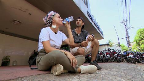 Misiune dificilă. Cu ajutorul unor poze, concurenții trebuie să identifice trei localnici. Șerban Copoț: ”Nu mai pot de nervi. M-a luat și foamea”