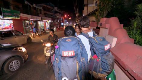 Moment de gelozie. O indiancă a pus ochii pe Robert! Ruby: ”După ce că ești golancă, mai ești și golancă beată!”