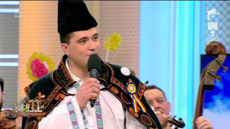 Gelu Voicu şi Orchestra "Flacăra Prahovei" a Filarmonicii "Paul Constantinescu" cântă melodia - "Haideţi măi, căluţii mei"