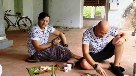 Liviu și Andrei, față-n față cu cea mai picantă mâncare din lume: „Mi-a luat foc inima din mine”