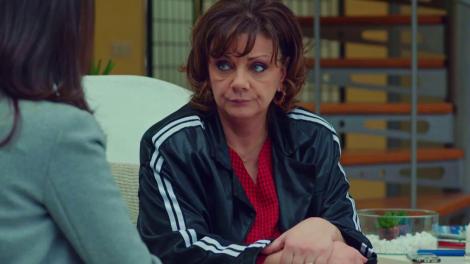 Roxana îi spune și Silviei că Alex a înșelat-o pe fiica ei