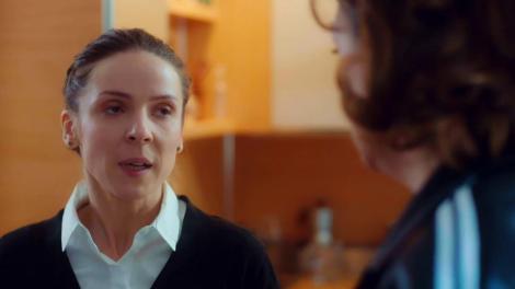 Katia îi dă raportul Roxanei: Alex a înșelat-o pe Sonia când ală micu` era în spital”