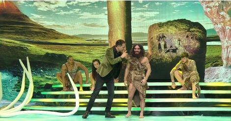 Masca Omul din Neanderthal. Vedetele: ”Clar este sportiv”