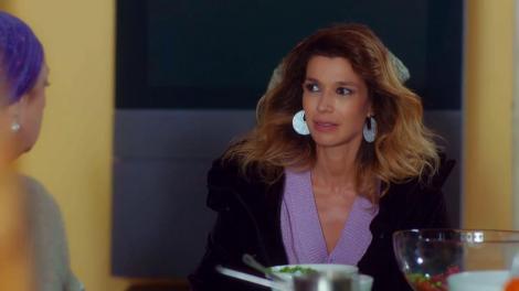 Sile este un dezastru în bucătărie atunci când Lina nu vrea să-l ajute