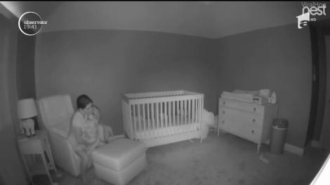 Moment amuzant! O femeie din statul Texas a căzut în patul bebeluşului său