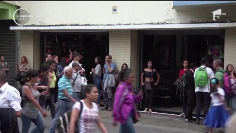 Situaţia în Venezuela se deteriorează în continuu. Ţara este în beznă de aproape 2 zile iar un om a murit deja în spital din cauza penei uriaşe de curent