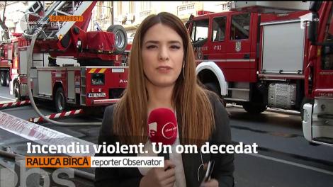 Un incendiu puternic a izbucnit în Centrul Capitalei. Arde o clădire veche în care sunt mai multe apartamente