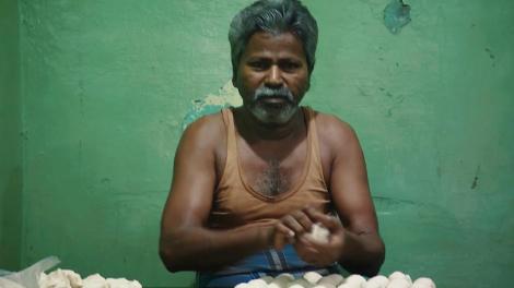 Concurenții trebuie să-și găsească cazare! Cocuța și Bogdan au ajuns într-o mahala: Nu pot să stau în mizeria asta