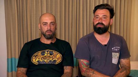 Concurenții ajung la magazinul de sari-uri! Ținutele vestimentare trebuie puse în ordine, în funcție de nuanțele culorilor