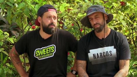 Dansul lui Oase, în așteptarea unei mașini: La drumul spre imunitate mergem cu papucii fermecați