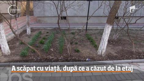 Un tânăr din Năvodari a scăpat cu viaţă după ce a căzut de la etajul doi al blocului în care locuia!
