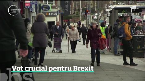 Zi decisivă pentru Brexit. Parlamentul britanic votează în această seară acordul