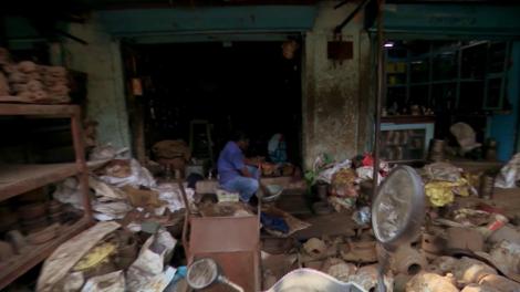 Prima misiune pentru concurenţii de la ultima şansă! Trebuie să asambleze o motocicletă cu trei componente aflate în diferite puncte geografice!