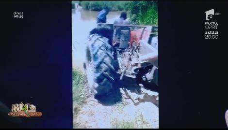 Smiley News. Tractorul-submarin! Iată cum tractorul amfibiu traversează un râu adânc de câțiva metri