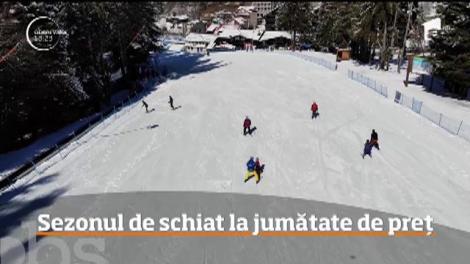 Veşti bune pentru împătimiţii sporturilor de iarnă. Vremea bună de la munte aduce şi preţuri la jumătate pentru turişti