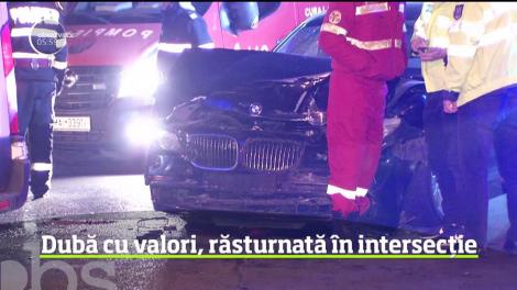 O dubă de transport de valori s-a răsturnat într-o intersecţie intens circulată, din cartierul Militari, după un impact puternic cu un alt autoturism
