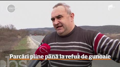 În România, parcările de pe marginea drumurilor naţionale au devenit adevărate gropi de gunoi!