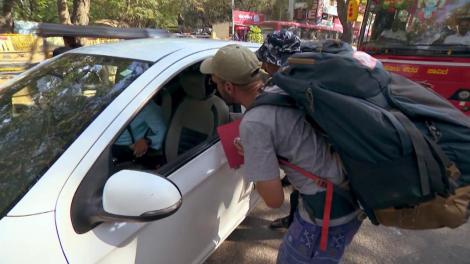 Bogdan Boantă și Adrian Teleșpan, ajutați de poliție să facă autostopul: Îmi place când sunt condus de cineva în țara asta